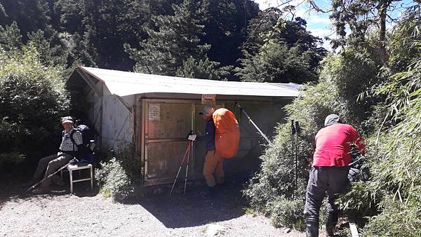 奇萊東稜~泳渡箭竹林的四大障礙之一 挑戰意志力~錦毛鼠 百岳 奇萊東稜~泳渡箭竹林的四大障礙之一 挑戰意志力~錦毛鼠 百岳