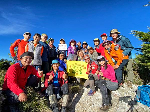 奇萊東稜~泳渡箭竹林的四大障礙之一 挑戰意志力~錦毛鼠 百岳 奇萊東稜~泳渡箭竹林的四大障礙之一 挑戰意志力~錦毛鼠 百岳