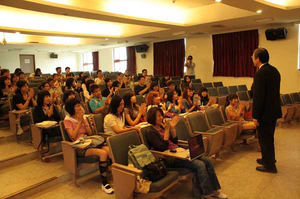 nEO_IMG_20100602_東華大學校園開麥拉講座照片_07.jpg