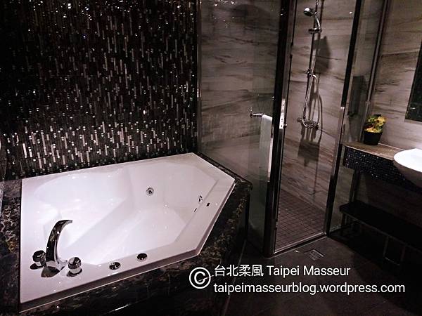 台北市首選 大安區 昇美精旅 昇美精品旅店 Hotel Bchic 台北柔風 Taipei Masseur 男油壓師 男按摩師 油壓 按摩 體療 譚崔按摩 仕女按摩 私密按摩 Oil Massage Tantra Yoni Sensual Massage SPA 21.jpg