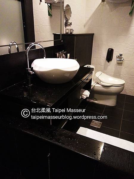 伸適商旅 Hotel Sense 捷運中山國小站 台北柔風 Taipei Masseur 男油壓師 男按摩師 油壓 按摩 體療 譚崔按摩 仕女按摩 私密按摩 Oil Massage Tantra Yoni Sensual Massage SPA 36.jpg