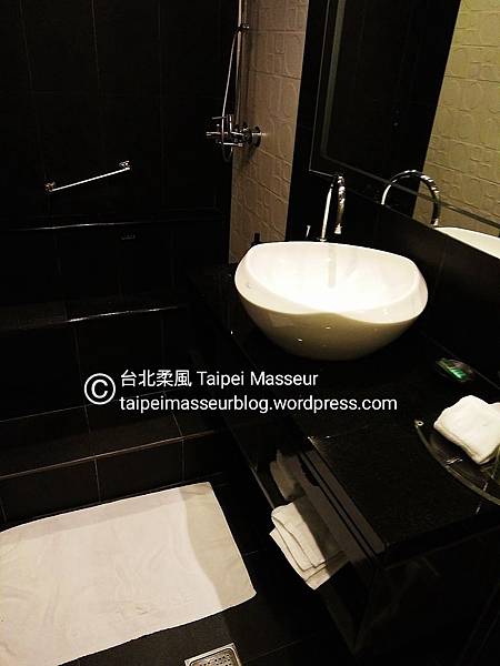 伸適商旅 Hotel Sense 捷運中山國小站 台北柔風 Taipei Masseur 男油壓師 男按摩師 油壓 按摩 體療 譚崔按摩 仕女按摩 私密按摩 Oil Massage Tantra Yoni Sensual Massage SPA 35.jpg