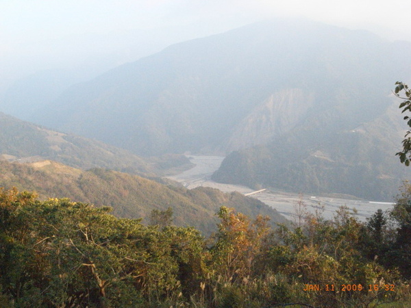 慢慢流失滴山地