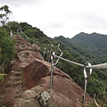 陡峭岩崚