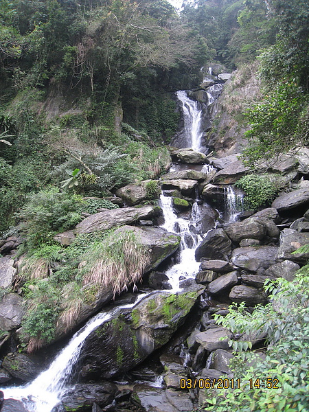 山澗多層瀑