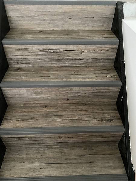 🌿 塑膠地磚系列｜以木之韻，築生活之美。