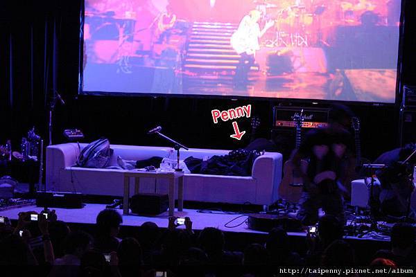 咦?Penny和D-Power們怎麼就在台上直接睡了呀? 讓大家瞬間變成鬧鐘直喊：起床!起床!!