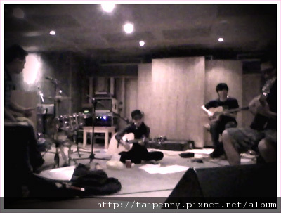 「在家裡唱歌live concert」之在家裡練團 「在家裡唱歌live concert」之在家裡練團