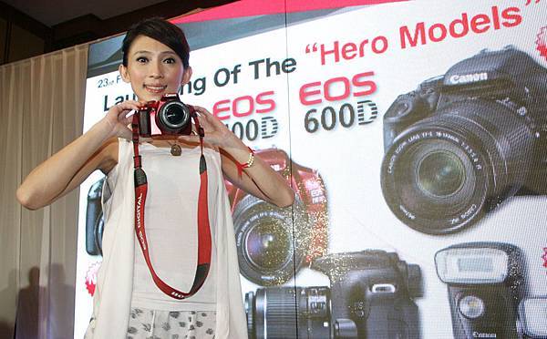 Canon佳能雙喜臨門才女戴佩妮回歸佳能大家庭