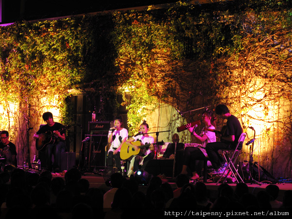 以最自在的姿態"在家裡唱歌"