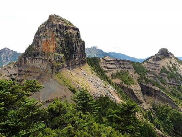 海拔不高 卻是最硬來回60公里步程登山挑戰 ! 玉山簡直是小