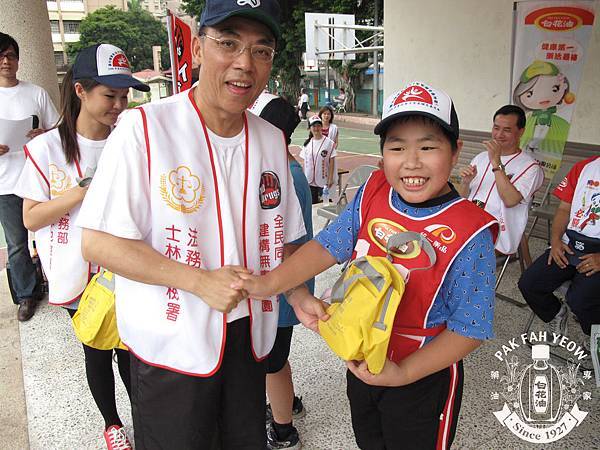 Taiwan白花油公司參與2011年7月4~7日雨農國小樂樂棒球夏令營 (3).JPG