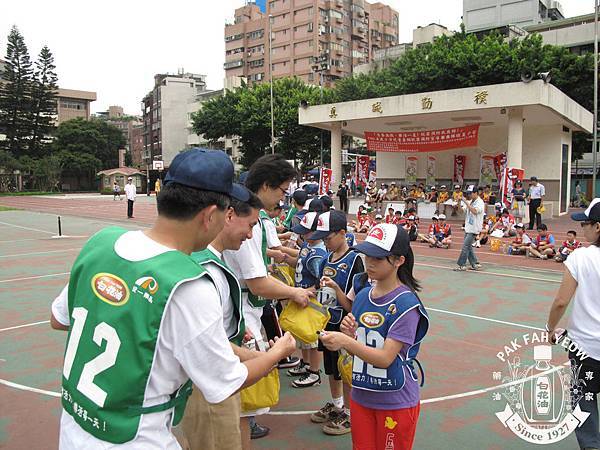 Taiwan白花油公司參與2011年7月4~7日雨農國小樂樂棒球夏令營 (16).JPG