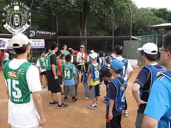 Taiwan白花油公司參與100年8月18~20日桃園樂樂棒球夏令營 (12).JPG