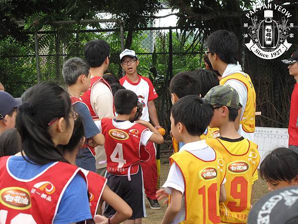 Taiwan白花油公司參與100年8月18~20日桃園樂樂棒球夏令營 (13).JPG