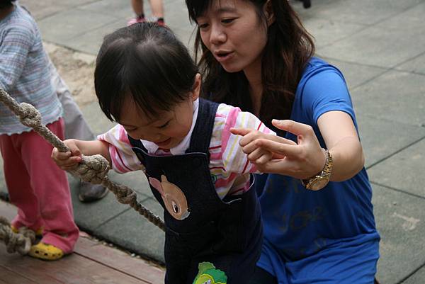 小孩累大人也不輕鬆啊