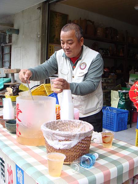 20101114 ~ 大棟山腳下的愛玉(阿伯來幫忙的)