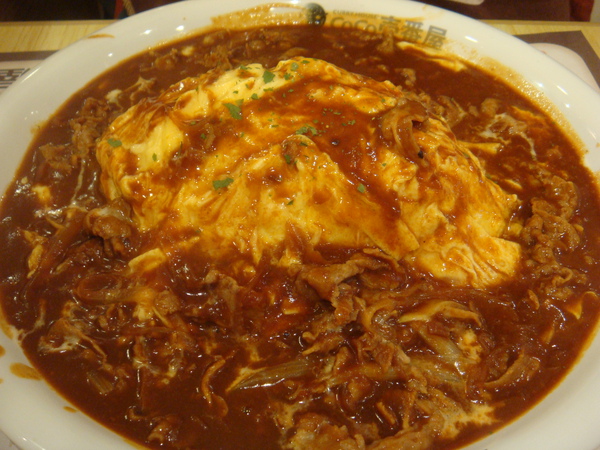 2009CoCo壹番屋‧紅酒牛肉咖哩蛋包飯(與若君)