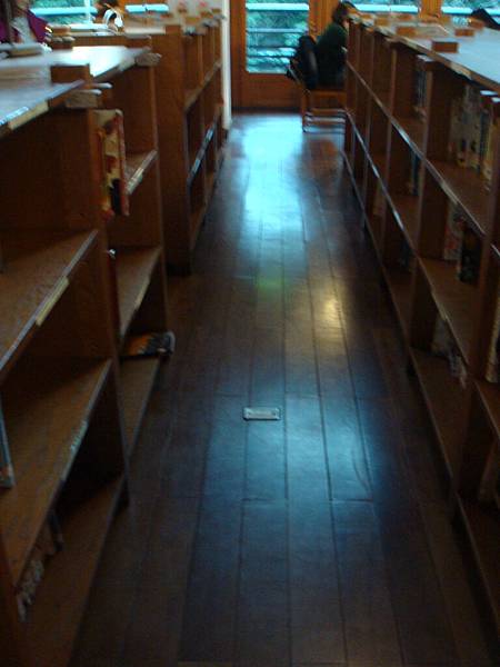 20110211北投圖書館‧木質地板