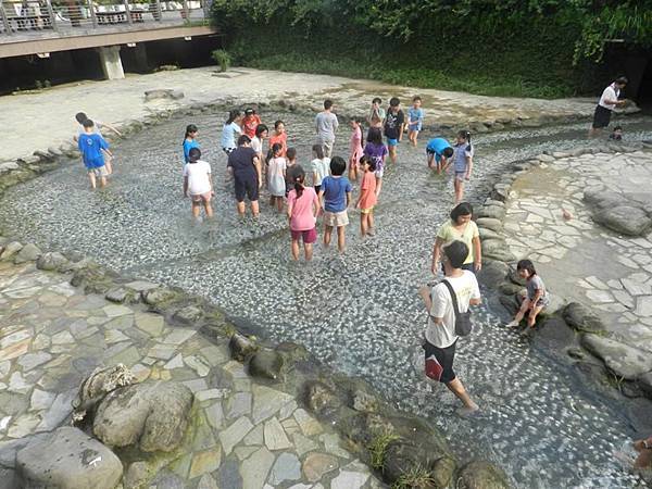 小朋友戲水(內惟國小）