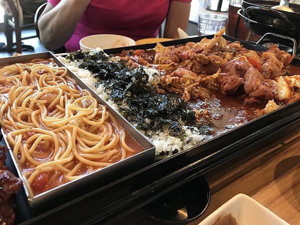 [食記] 台北信義-長鐵板韓式料理-I am Kimchi