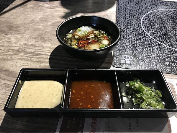 [食記] 桃園中壢-多樣化醬料個人火鍋-嗑肉石鍋