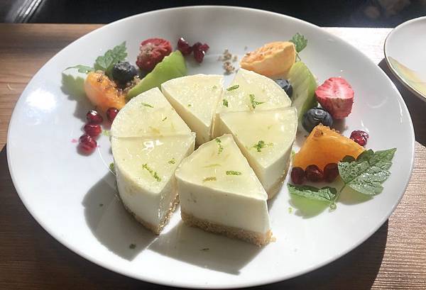 [食記] 桃園中壢-擺盤精緻-at cafe