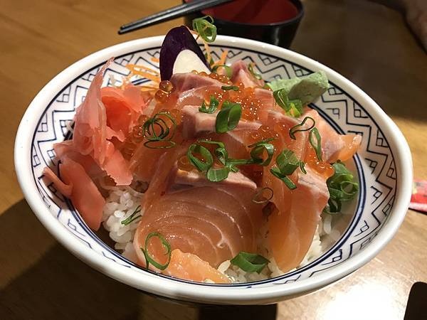 [食記] 桃園中壢-無菜單料理也可簡單吃定食-海童