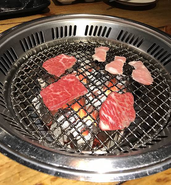 [食記] 三民路春日路口-單點式燒肉-米炭火燒肉小酒館