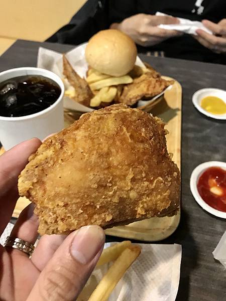 [食記] 台北中山-在地老牌漢堡店-女王漢堡