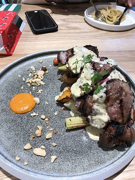 [食記] 虎頭山-網美系多樣化美食-禾林浮島