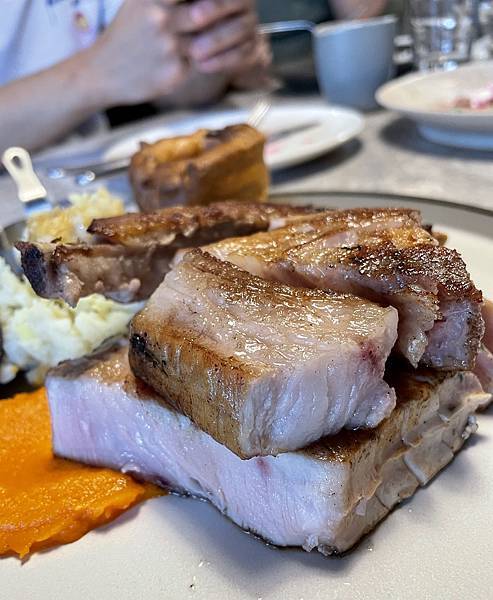 [食記] 台北士林-新開幕英式餐酒館-INTRO