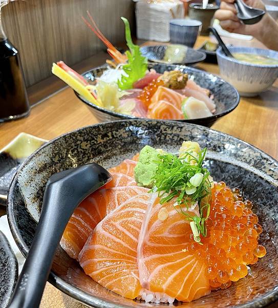 [食記] 基隆-仁愛市場排隊生魚片壽司-峰壽司