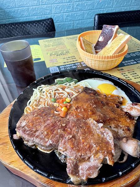 [食記] 桃園中壢-巷弄中的排隊店-桔客牛排