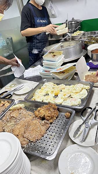 基隆-超人氣排隊便當-天天鮮排骨飯，蝦仁飯(附完整菜單)