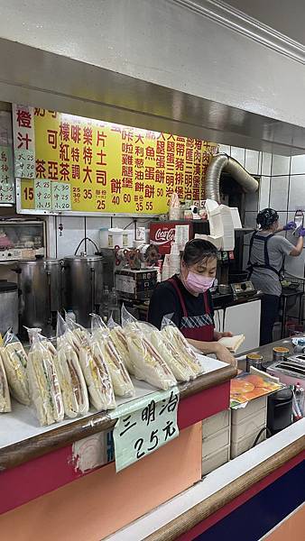 桃園中壢-特色新疆蛋餅，多種口味漢堡-緣生緣早餐店