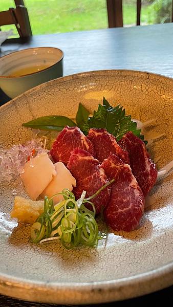 [食記] 日本阿蘇-生馬肉宴席料理-さか本