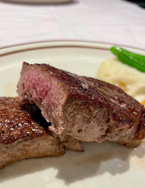 [食記] 雅室牛排過生日(桃園藝文店)