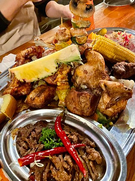 [食記] 匈牙利-有吃又有表演的餐廳-蘭斯洛特