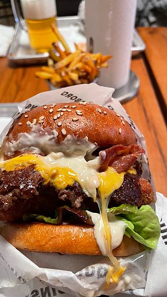 [食記] 布拉提斯拉瓦-高評價漢堡-Quinsboro