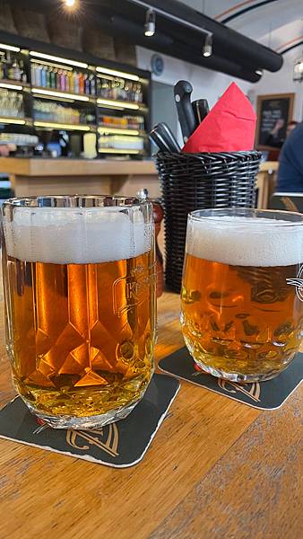 2025奧斯匈行-布拉提斯拉瓦東歐傳統美食啤酒餐廳-Beer