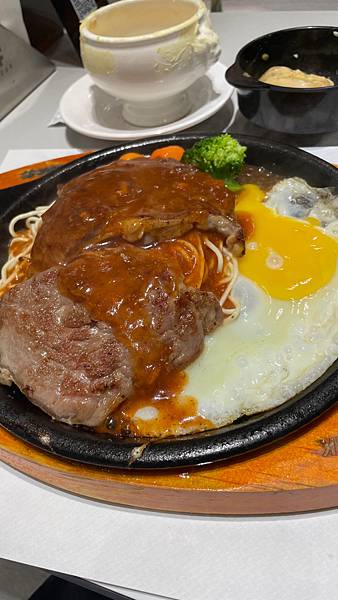 [食記] 平價牛排還有咖喱飯喔-#steak