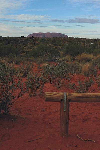 Uluru(多雲下午)