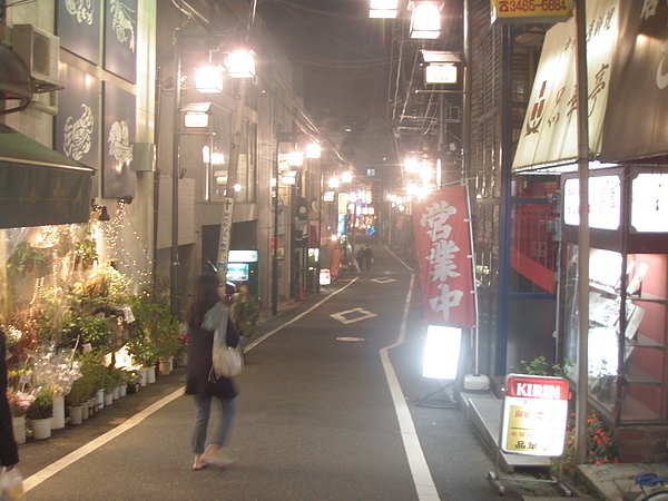 參宮橋站外的街道