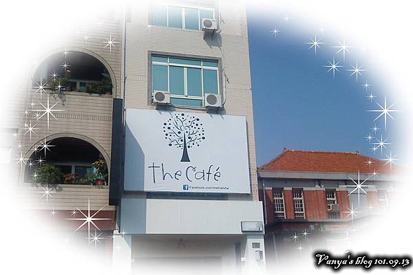 The cafe'-掛好布簾囉!