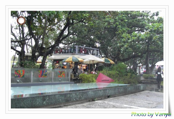 城市光廊的雨天風景