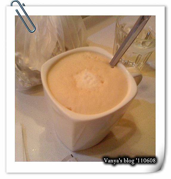 高雄 alwaya a+ 之小雞附餐飲品,鮮奶紅茶,普通...