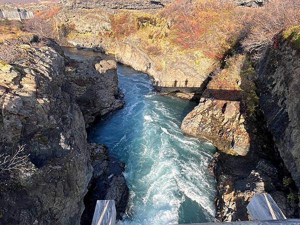 DAY9《冰島西部-Hraunfossar 熔岩瀑布/Bar