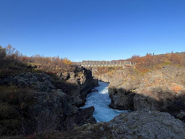 DAY9《冰島西部-Hraunfossar 熔岩瀑布/Bar