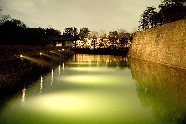 夜護城河